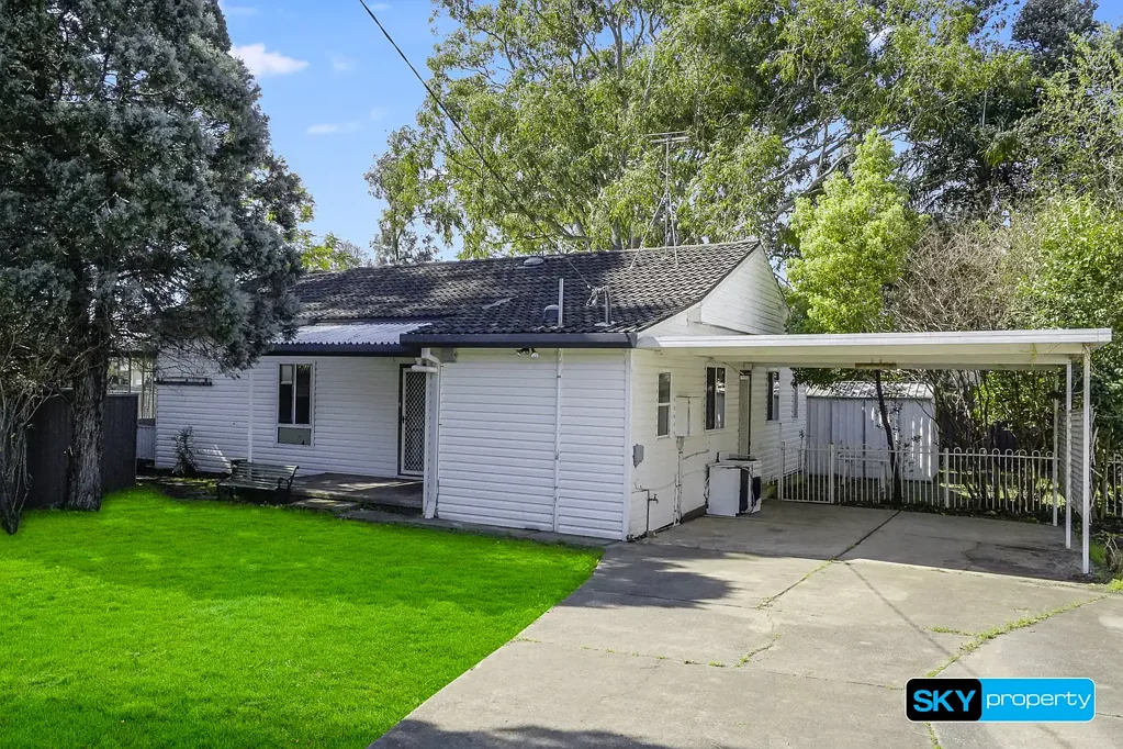 LARGE HOME ON LARGE LEVEL BLOCK