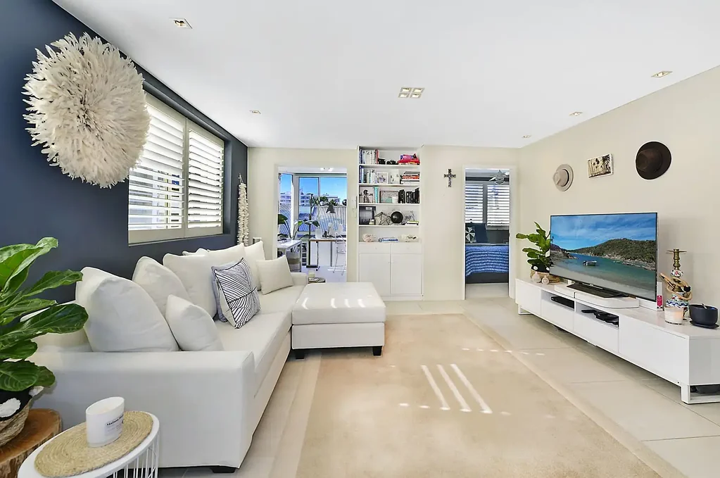 Seaside Splendour in the Heart of Manly: A Stylish 2-Bedroom Apartment with Coastal Charm and Modern Elegance