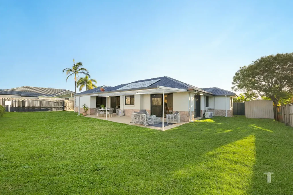Wakerley 4Zimmer Hidden Privacy, Family Practicality and a Backyard Made for Real Life