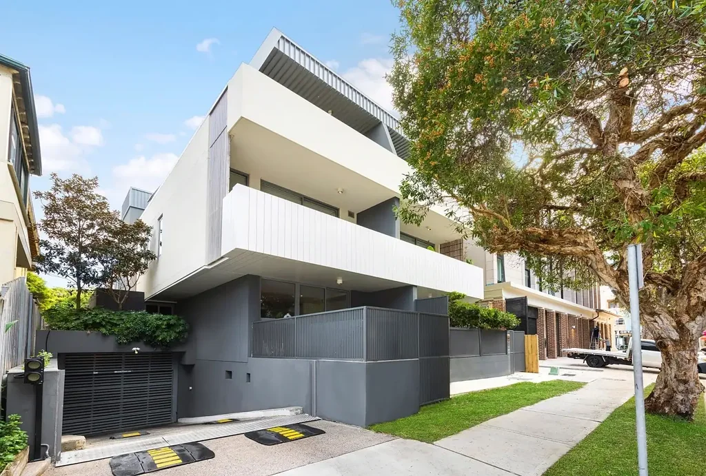 Stylish One-Bedroom Retreat Just Moments from Iconic Bondi Beach!