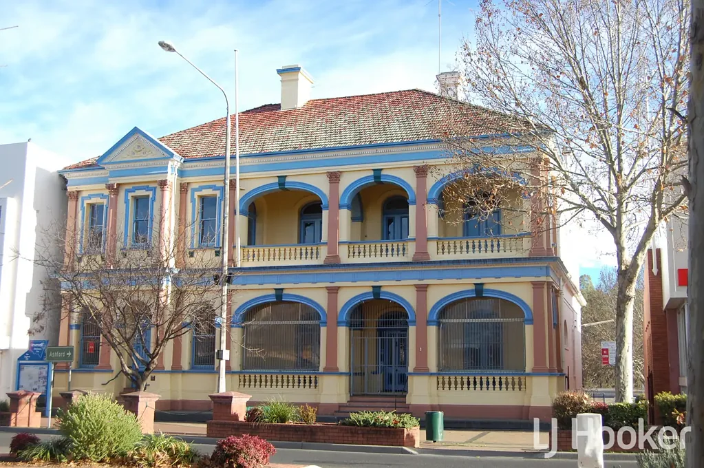 Inverell 1 Bedroom 'THE WHITE HOUSE' PRESTIGIOUS AND ICONIC BUILDING