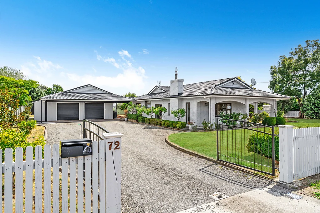 Martinborough 4 Bedroom Contemporary Family Living