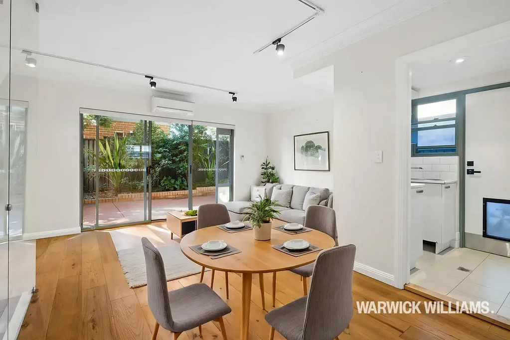 BEAUTIFULLY PRESENTED TOWNHOUSE IN A GREAT LOCATION