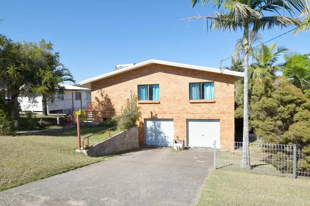 4 BEDROOM DUPLEX (TOP LEVEL)