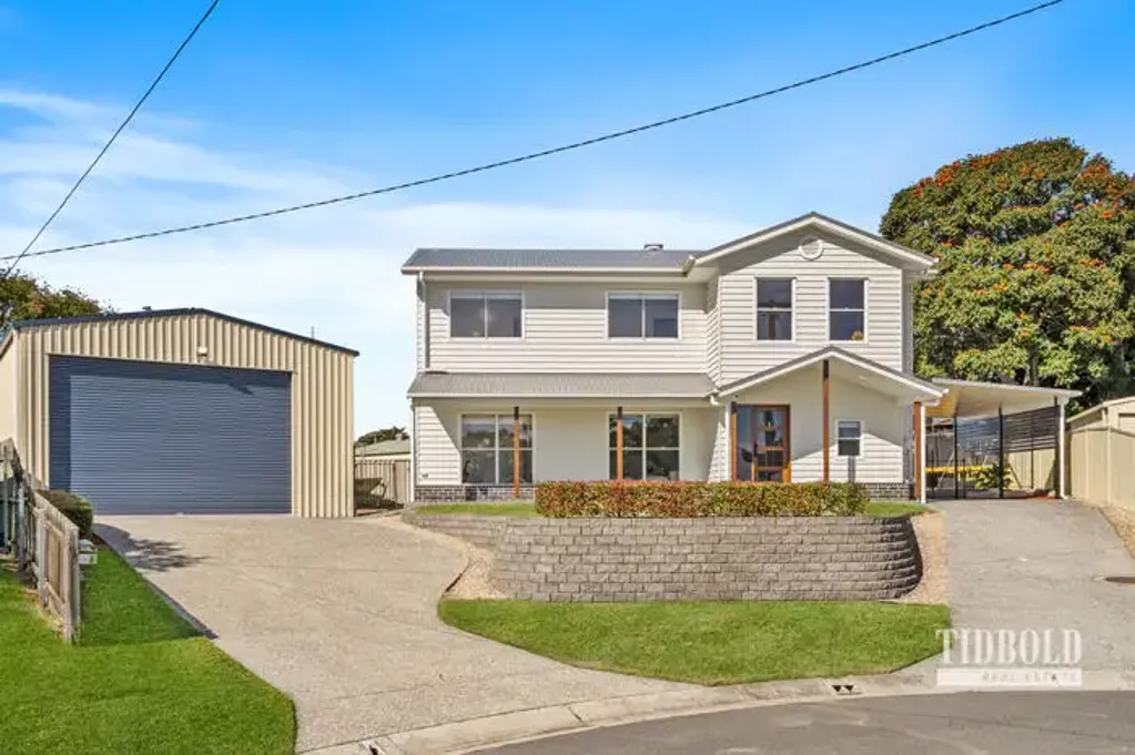 Capalaba 5 Bedroom Architectural Elegance.