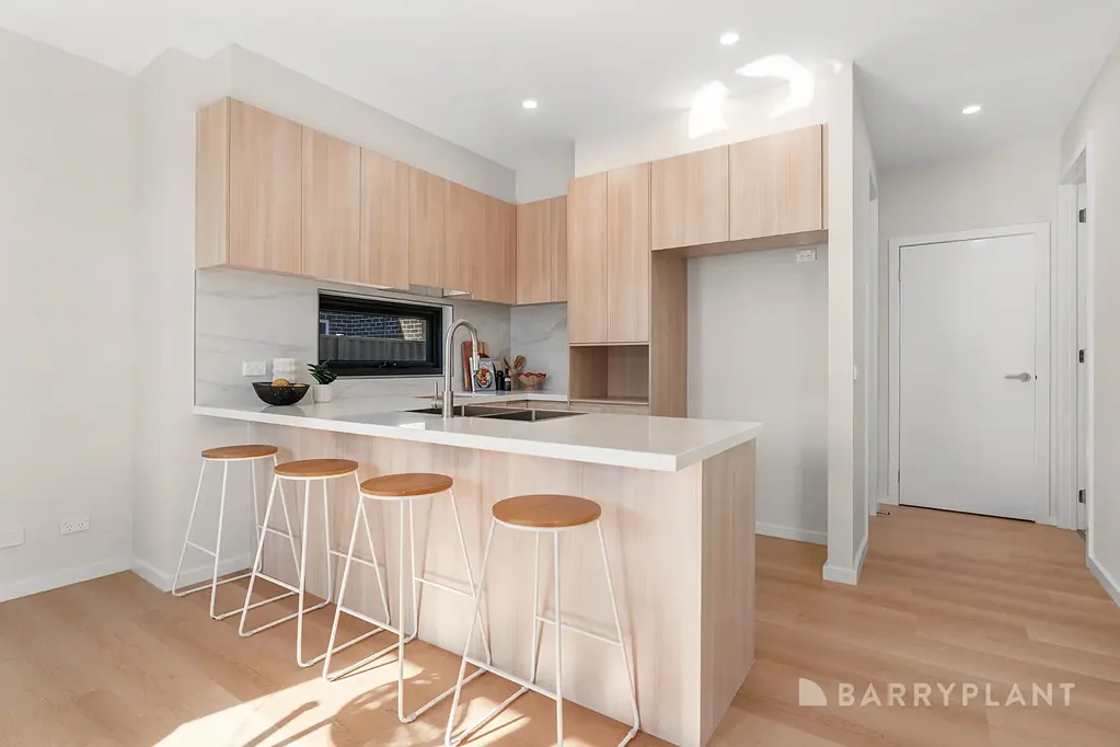 Reservoir 3房 现代临街联排别墅，配备高级设施 Modern Street-Facing Townhouse with Premium Features