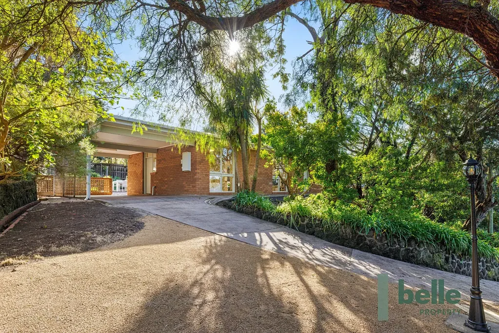 Rye 3 Bedroom Coastal charm amid private native gardens!