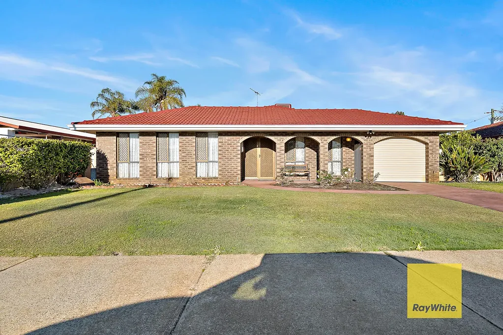 Thornlie 3房  Comfort, Space and Endless Backyard Potential