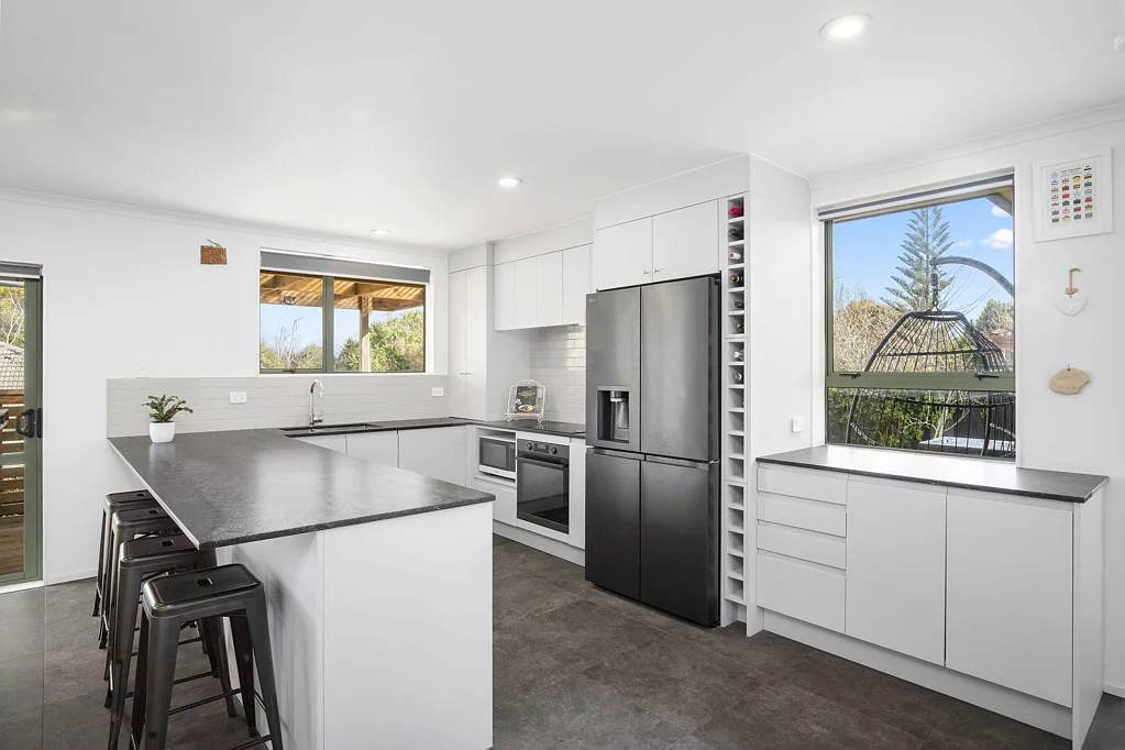 Waiuku 4Kwarto Retire in Style! Designer living!