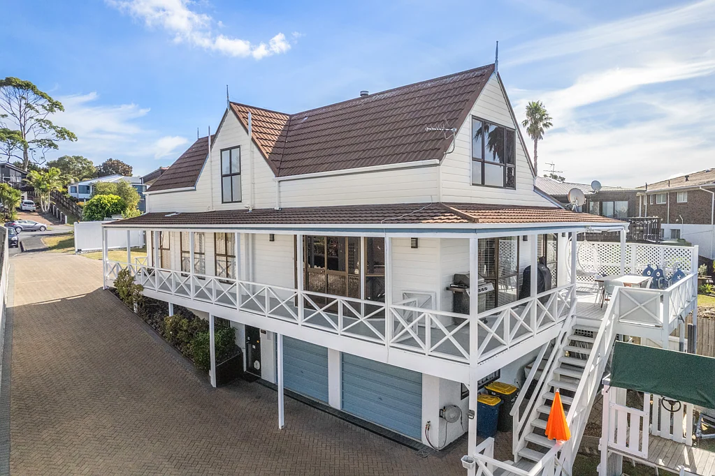 15 Flagstaff Place, Massey, Waitakere City, Auckland