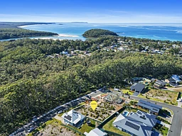 136 Seaspray Street, Narrawallee
