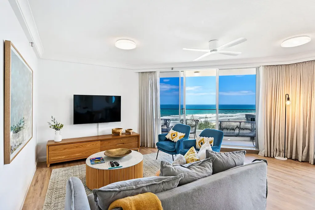 Broadbeach 2ห้องนอน Sophisticated Beachfront Living with Breathtaking Views