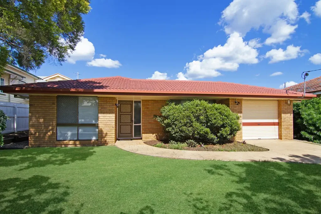 Peaceful Living only Five Kilometres from the City