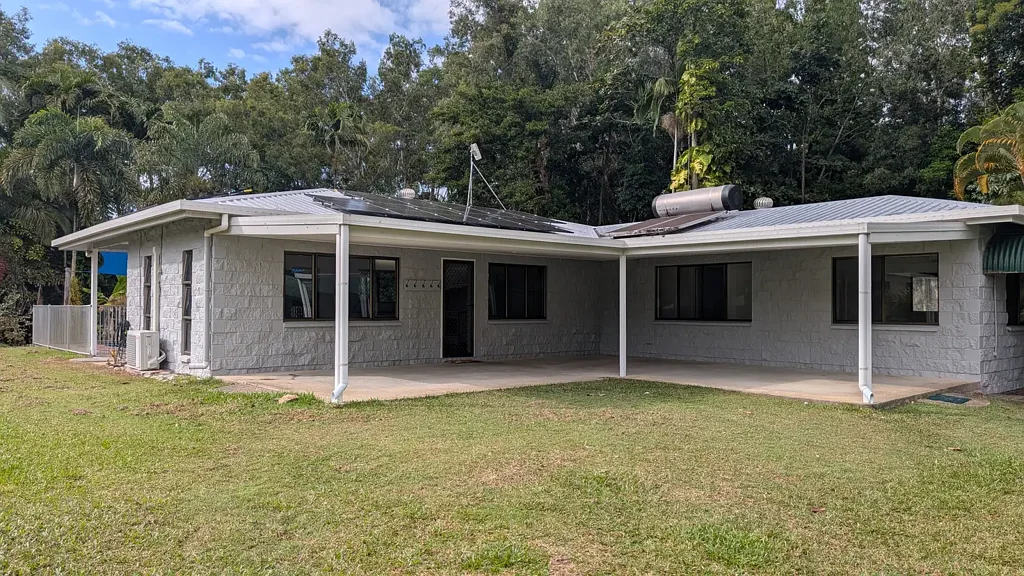 COMFORTABLE & PRIVATE LIVING IN SOUTH ARM DRIVE