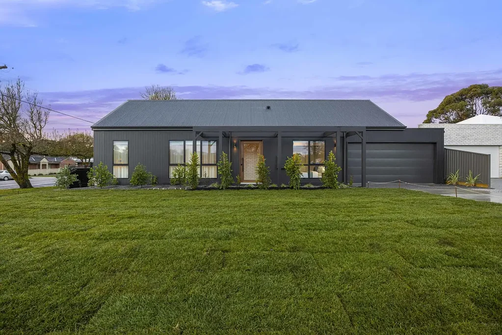 Buninyong 3غرفة نوم Architecturally Designed Home Showcasing Timeless Style & Sophisticated Living
