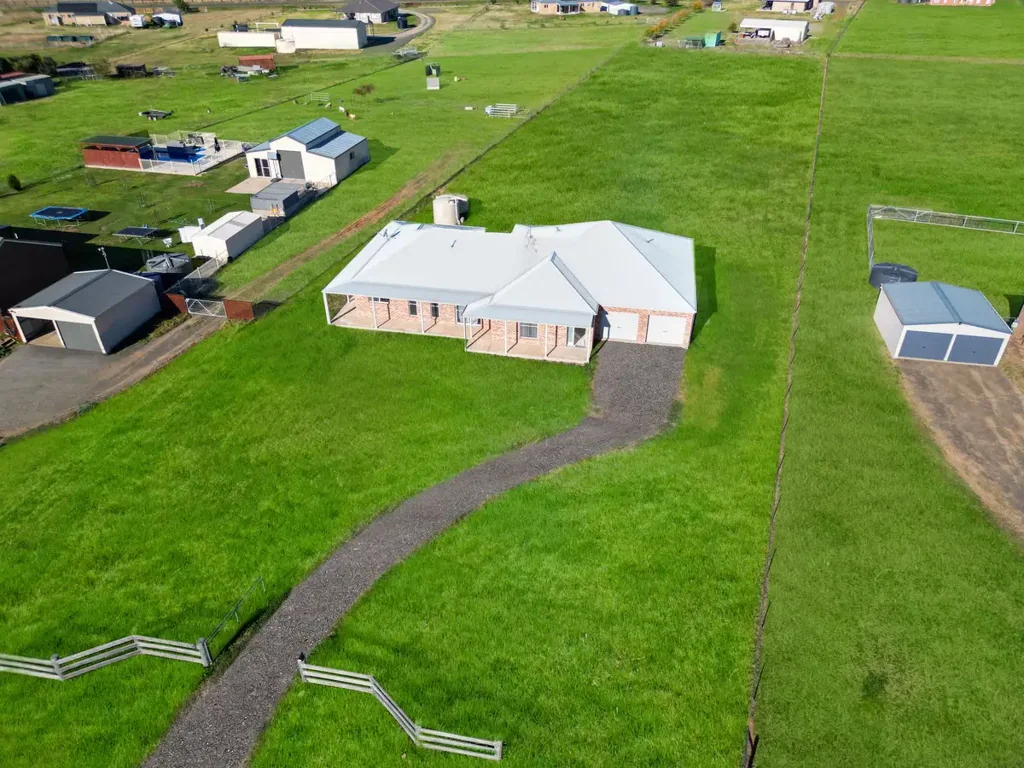 Narrabri 4ਬੈੱਡਰੂਮ Exceptional Brick Veneer Home on Expansive Block – A Narrabri Gem