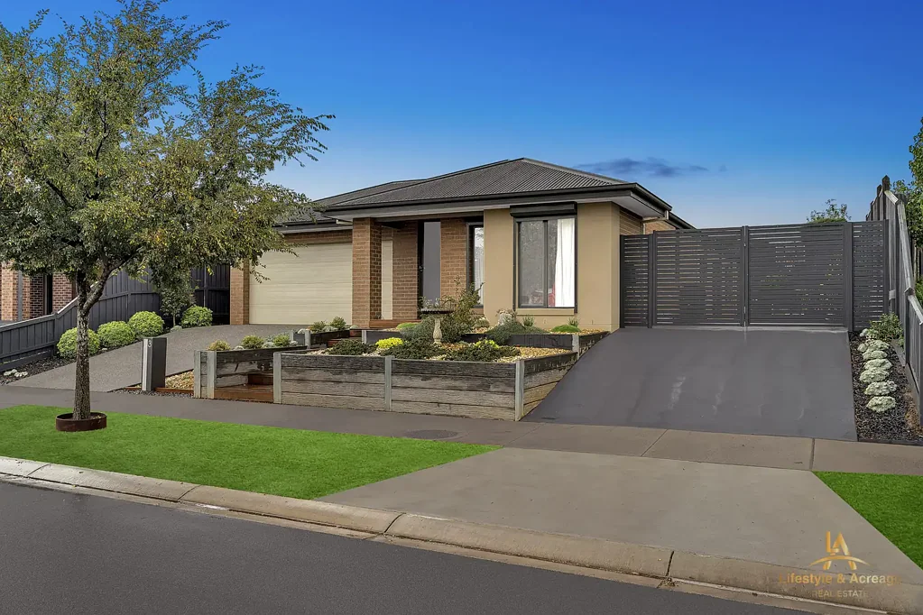 Drouin 4房  Luxury Family Living with Caravan Side Access in Prime Drouin Location !