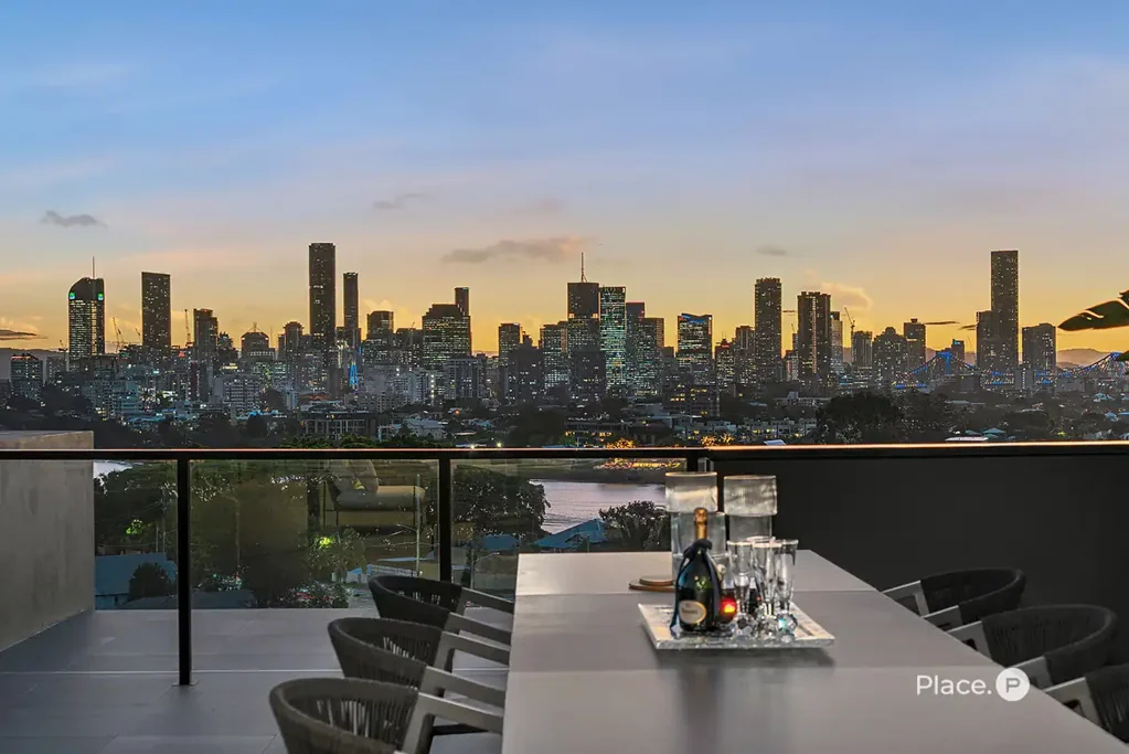 Norman Park 3ห้องนอน Top of the World Luxury with Unrivalled Brisbane Panoramas