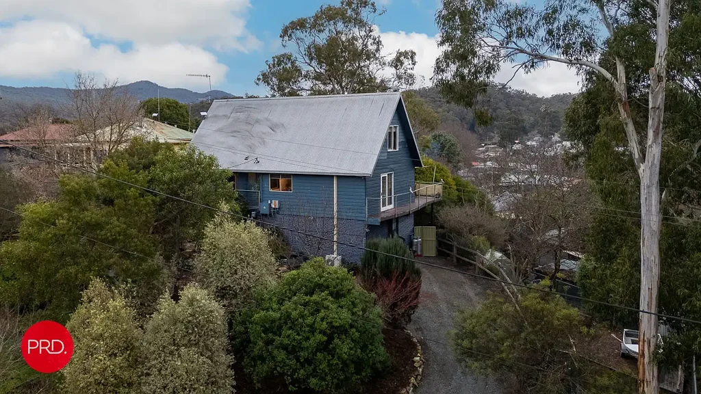 Captains Flat 3房  Private Hillside Living with Elevated Views