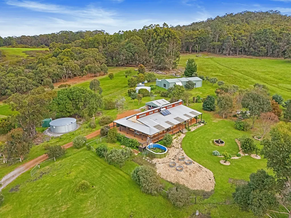 Hazelvale Acreage Living with Heart and Soul