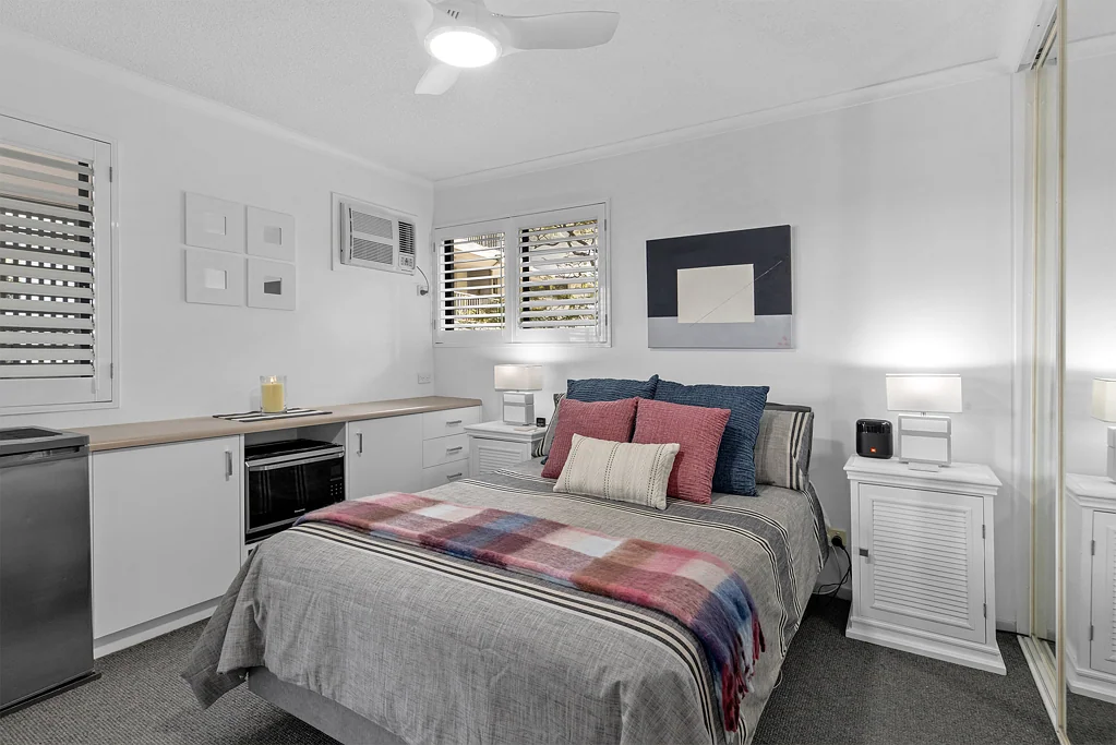 Kangaroo Point 1房 Kangaroo Point中心地 宽敞18平米阳台 安全电梯公寓 现场泳池 停车位近河岸步道 城市便利生活 Affordable Living in the Heart of Kangaroo Point
