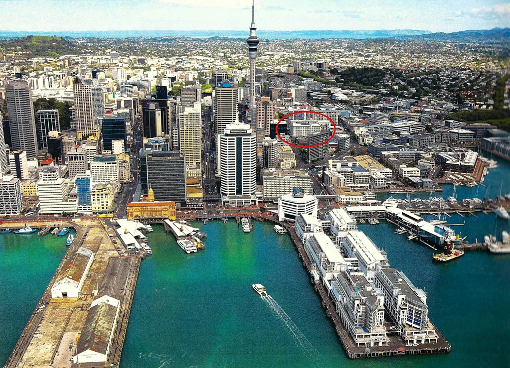 Auckland Central Excellent 629mr2 corner retails with two leases