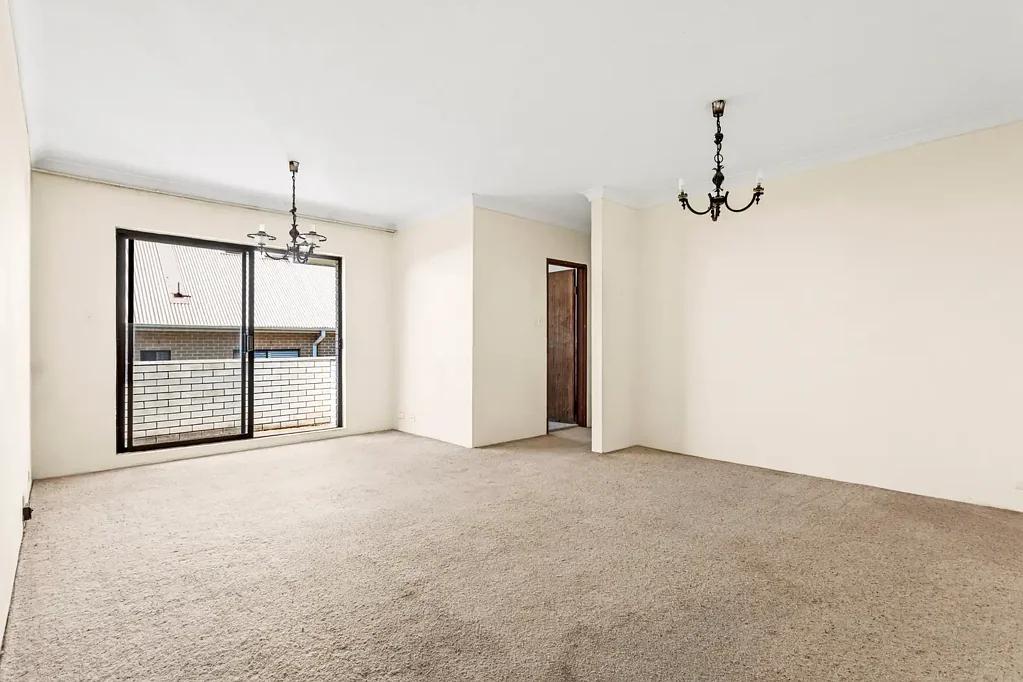 Bondi Beach 2બેડરૂમ A Rare and Original Top Floor 1975 Apartment, 92sqm