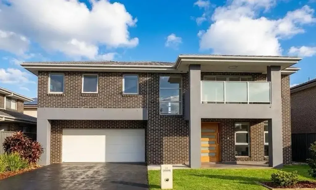 Schofields 5chambre Spacious & Stylish, Sun Drenched Family Home Within 12 Minute Walking Distance to Schofields Train Station and Village!