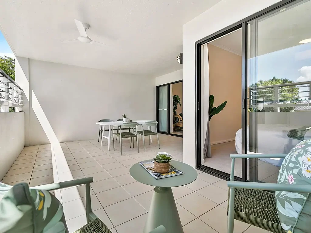 Parramatta Park 2 Bedroom Freshly Updated Apartment Close to City