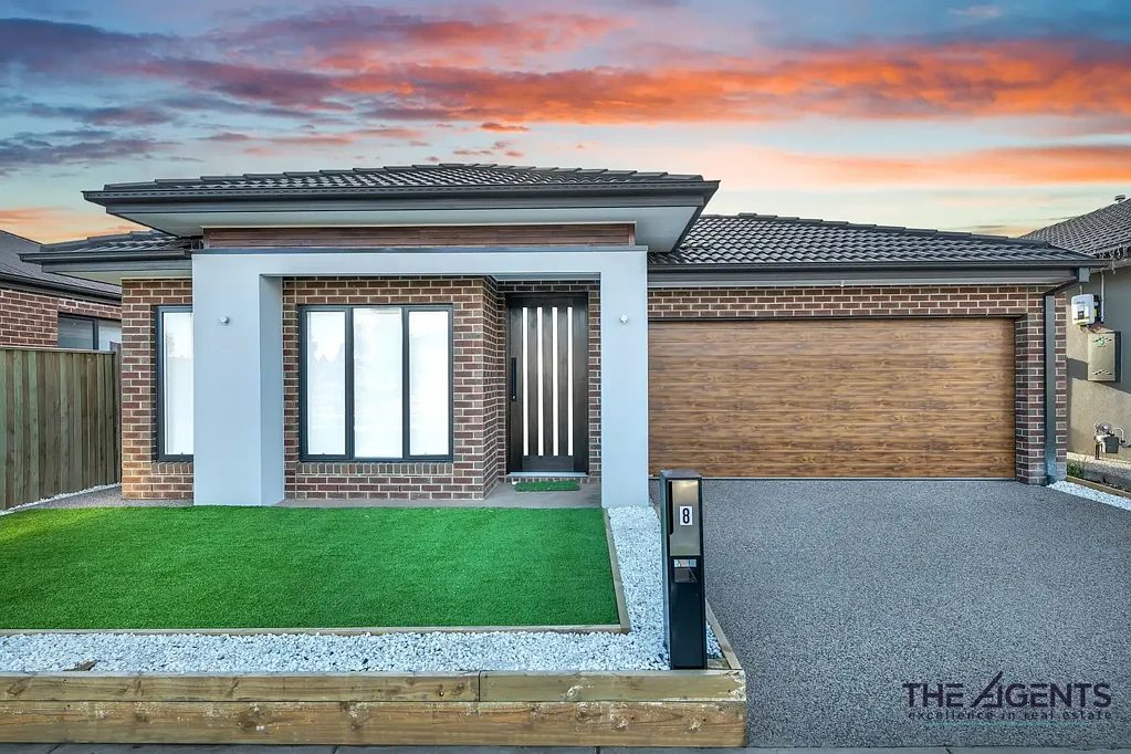 Modern Family Living with Two Master Suites & Multiple Living Zones