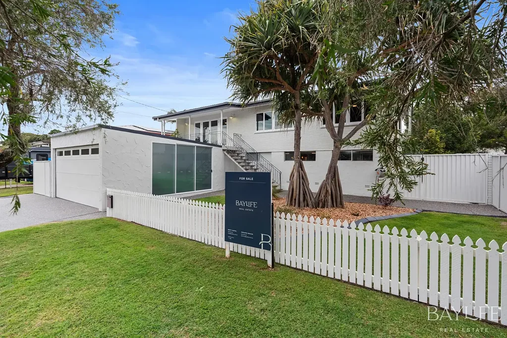 Margate 3 Bedroom Spacious Coastal Retreat with Pool, Spa and Entertaining Lifestyle