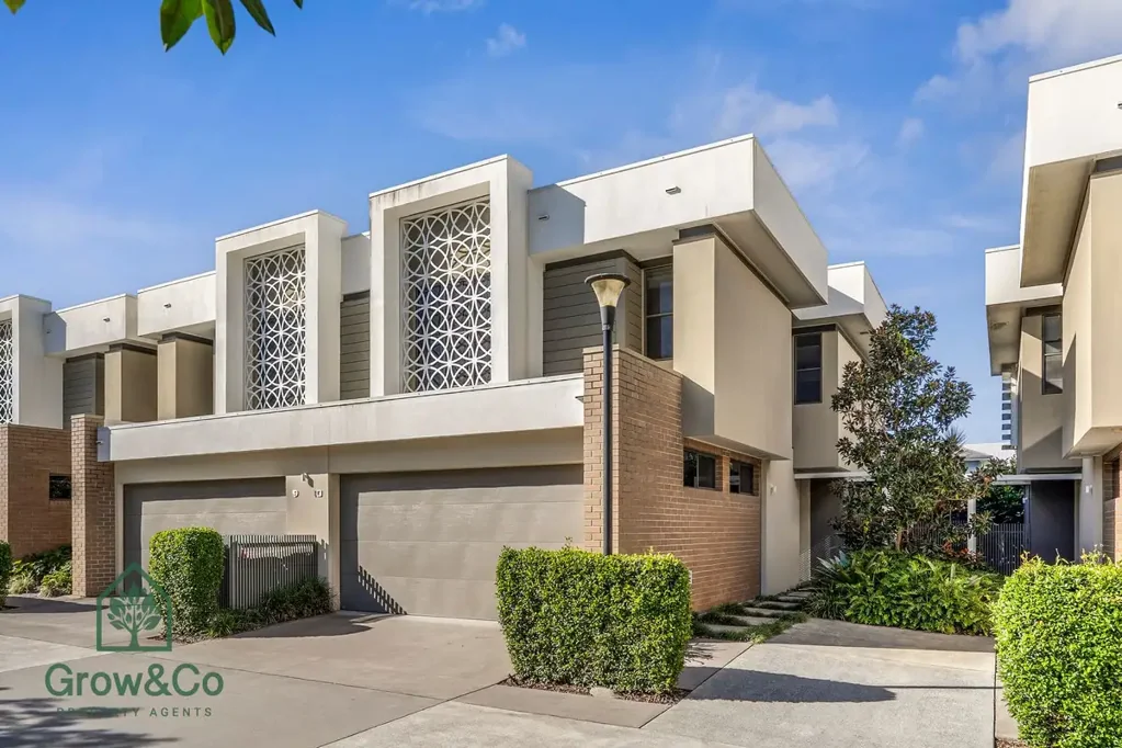 Hope Island 4房  Executive Townhouse in Tightly Held Prestigious Waterville Complex