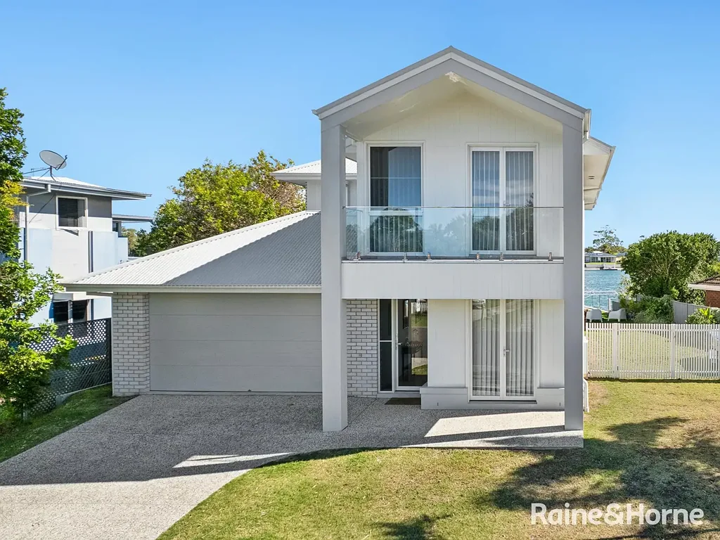 Yamba 5chambre Wide Water, Near-New Luxury: The Ultimate Waterfront Opportunity