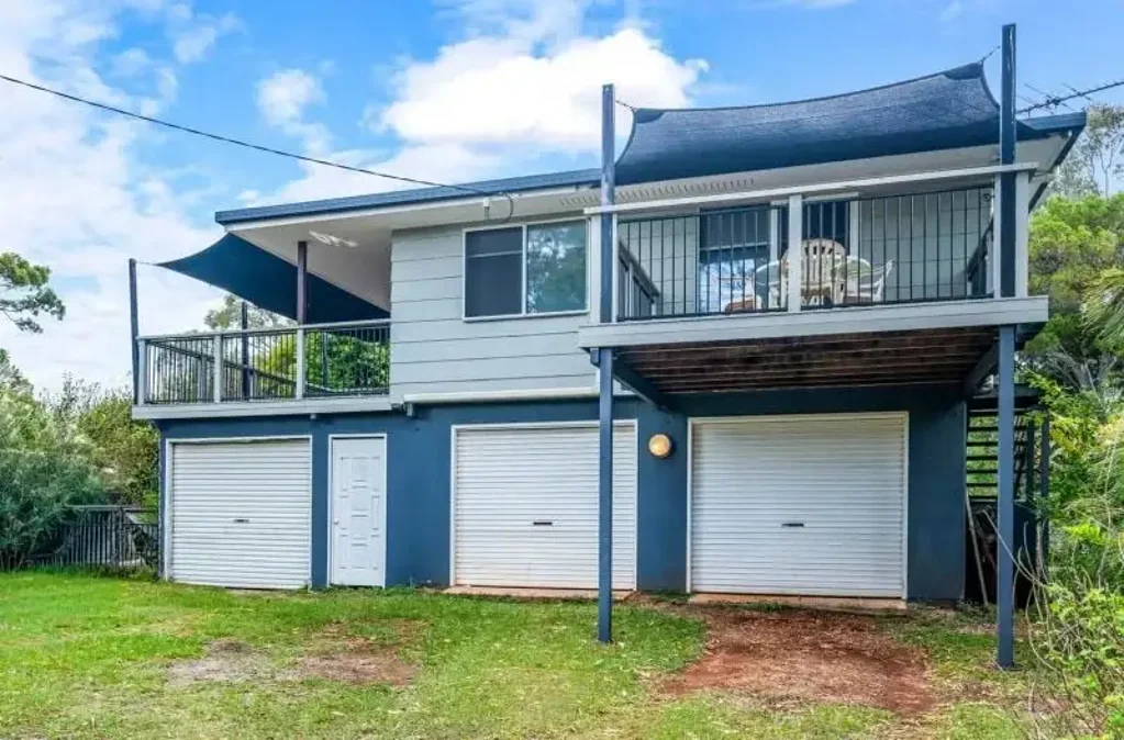 Macleay Island 4Kwarto 4 Bed • 2 Bath • 7 Car – Golf Course Outlook + Dual‑Living Potential
