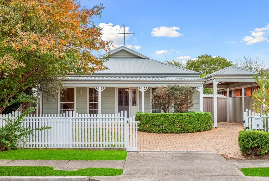Family home walking distance to Richmond Marketplace
