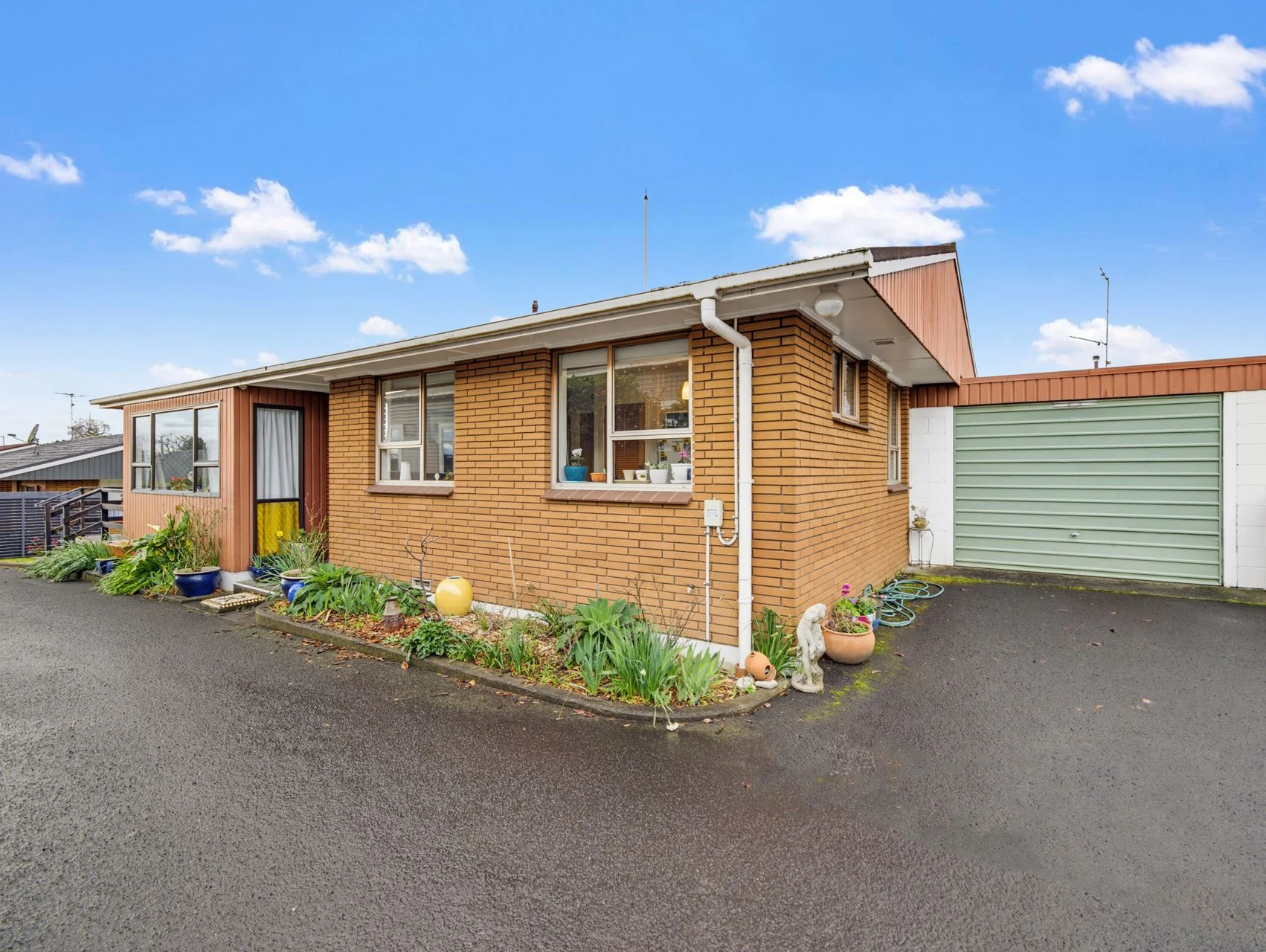 Te Awamutu 2房  Sun-Filled Comfort, Deck & Garden