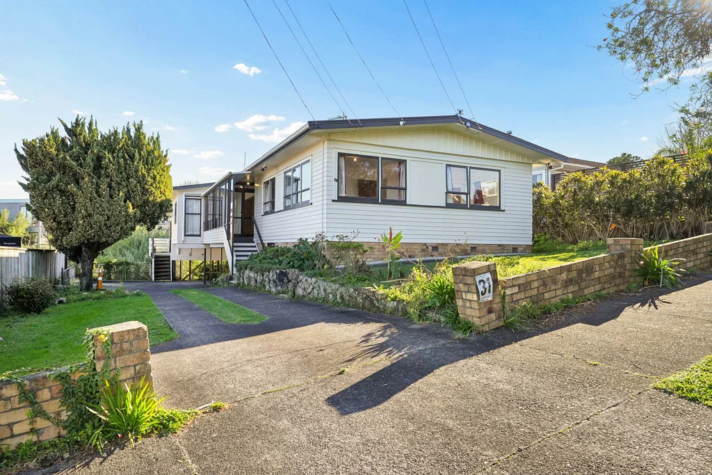 New Windsor 4部屋 Double Income Opportunity on 672m² Freehold Site