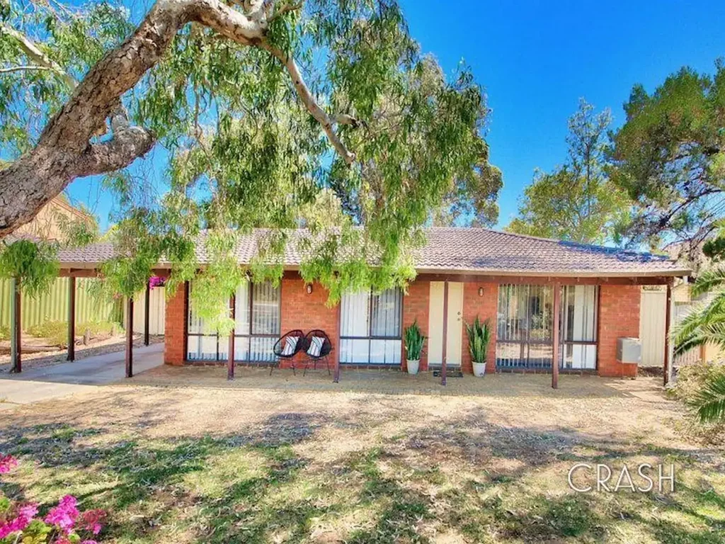 3x1 House in Duncraig with Backyard.