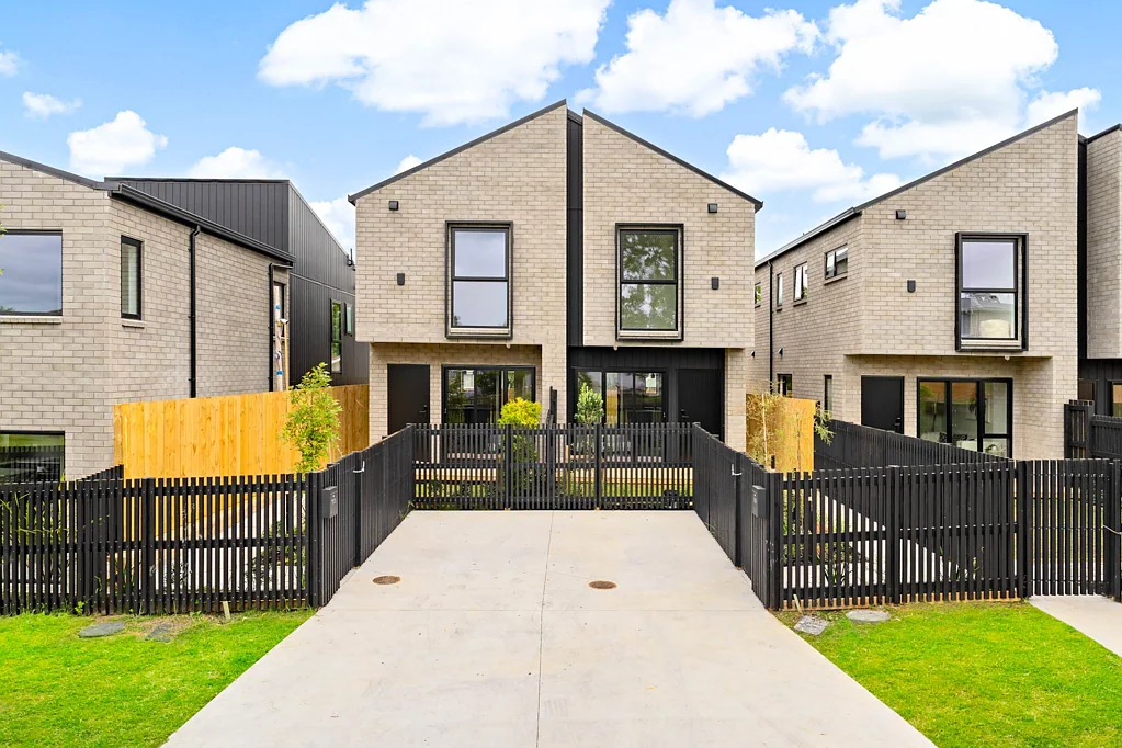 Henderson 3Moenga Architecturally Designed Brick Duplex Residence