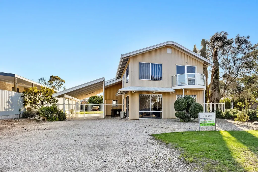 Coffin Bay 4Zimmer Versatile Coastal Retreat on a Generous Esplanade Allotment