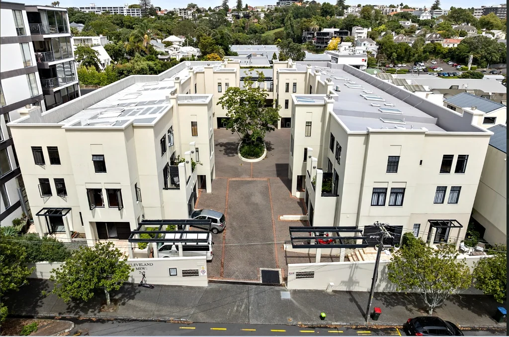 Stylish Parnell Townhouse with Sun-Soaked Living & Dual Decks