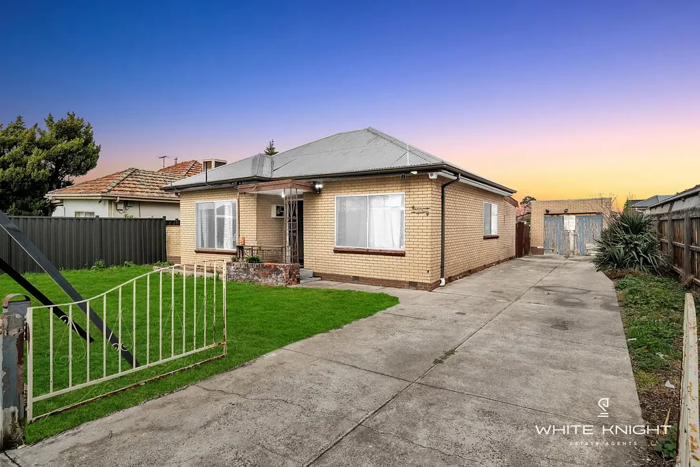 St Albans 3 Bedroom Huge Block, Central Location, Outstanding Potential