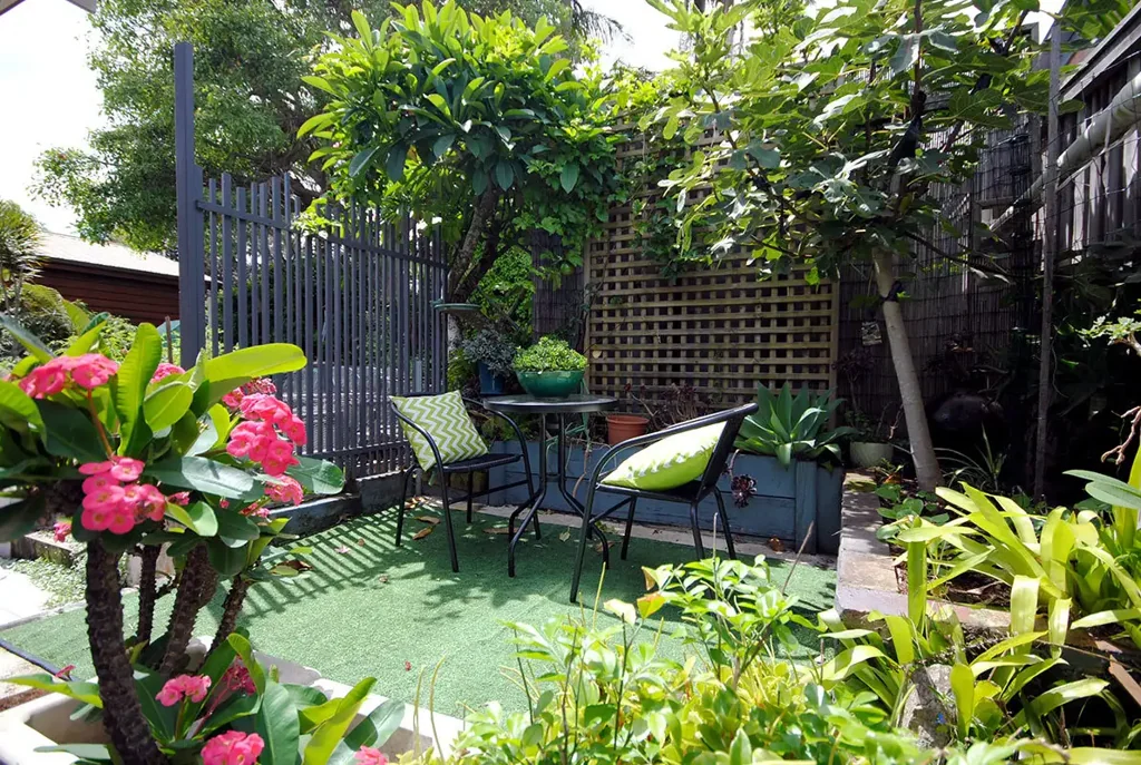 Garden flat close to Newport Beach - utilities included