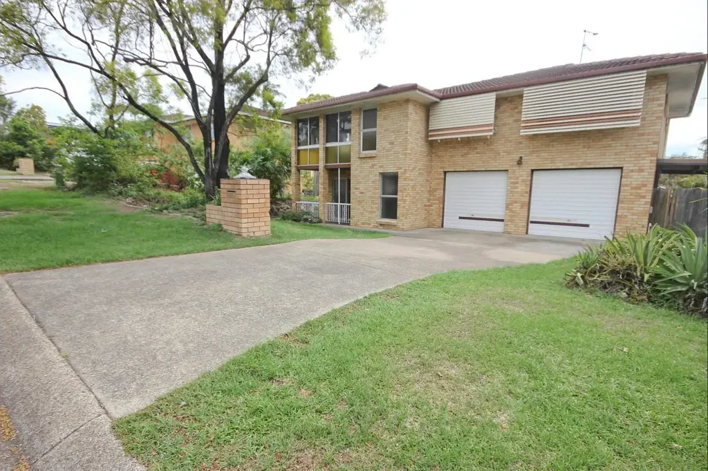 3Bedroom 2Bathroom Double Brick Home with Rumpus