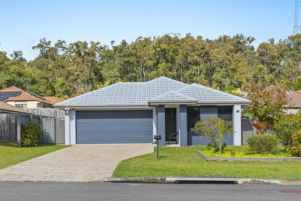 Pacific Pines 4房  Family Favourite - Park nearby & Lifestyle on offer!