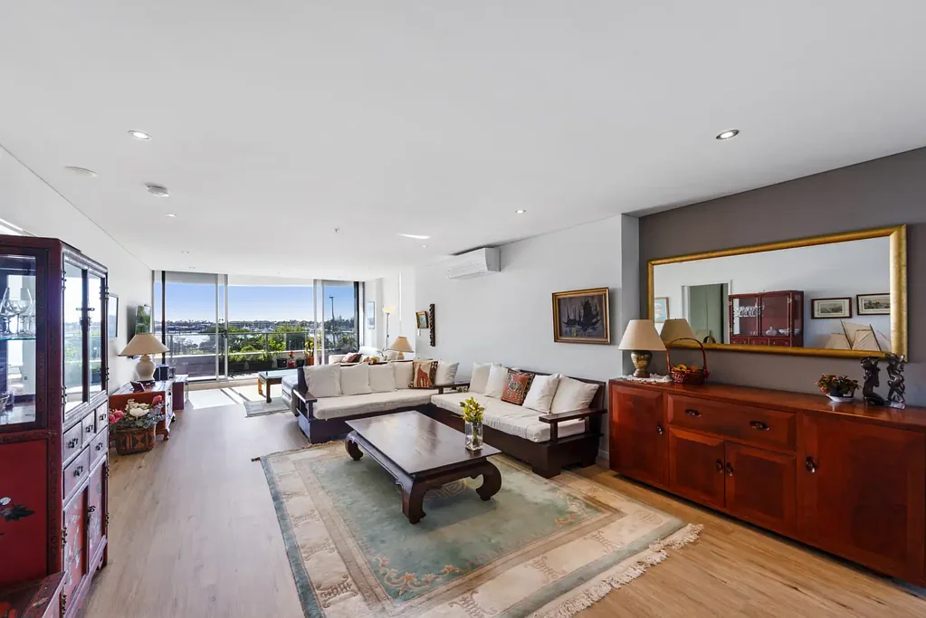 Southport 2침실 First Time Available Since New - Over 170m2 of Living Space!