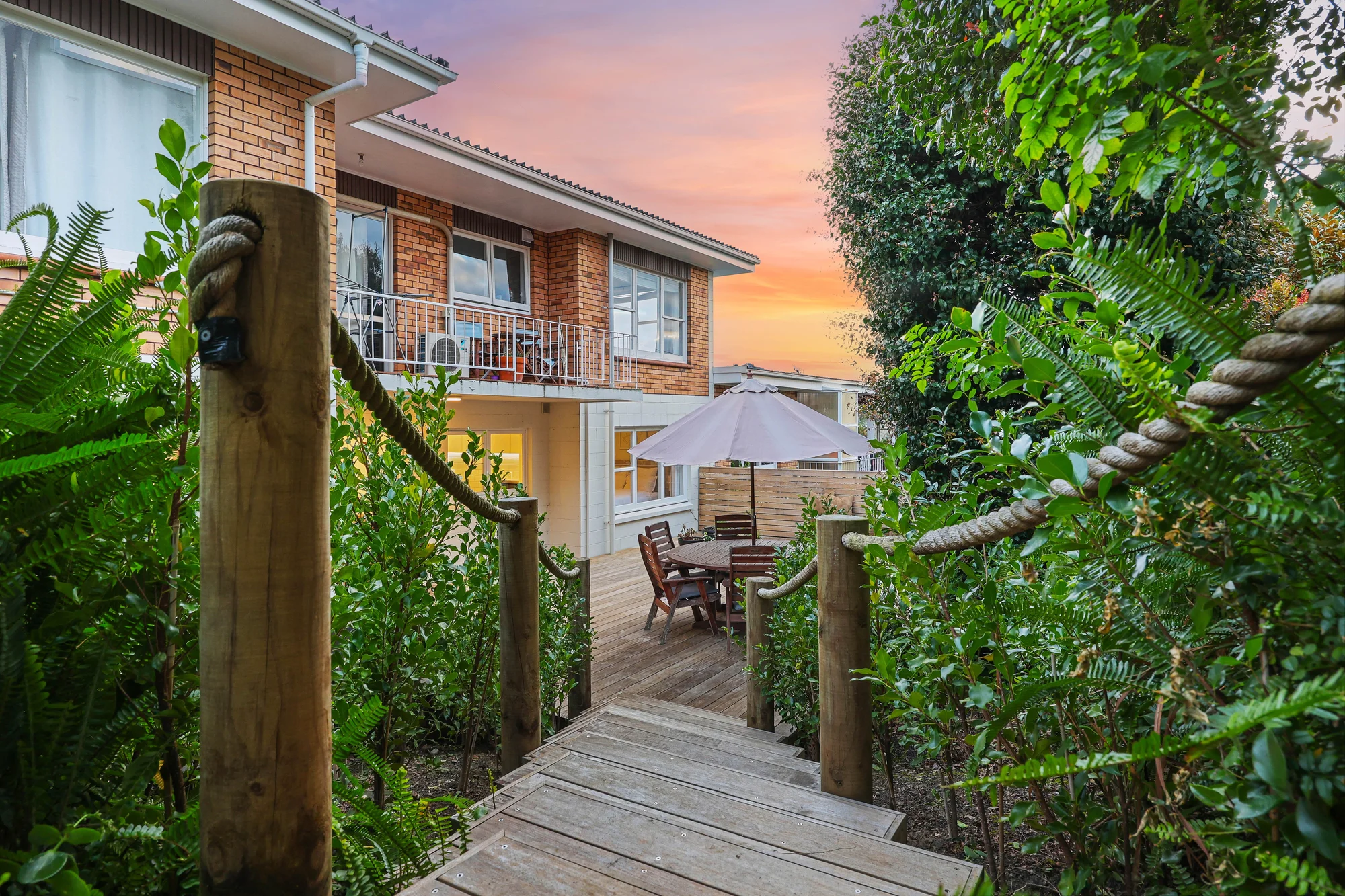Remuera 2 Bedroom RENOVATED, SINGLE-LEVEL IN DGZ - JUST MOVE IN!