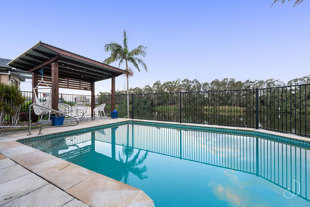 Luxury Waterfront Living for Rent ? Fully Furnished & Move-In Ready!