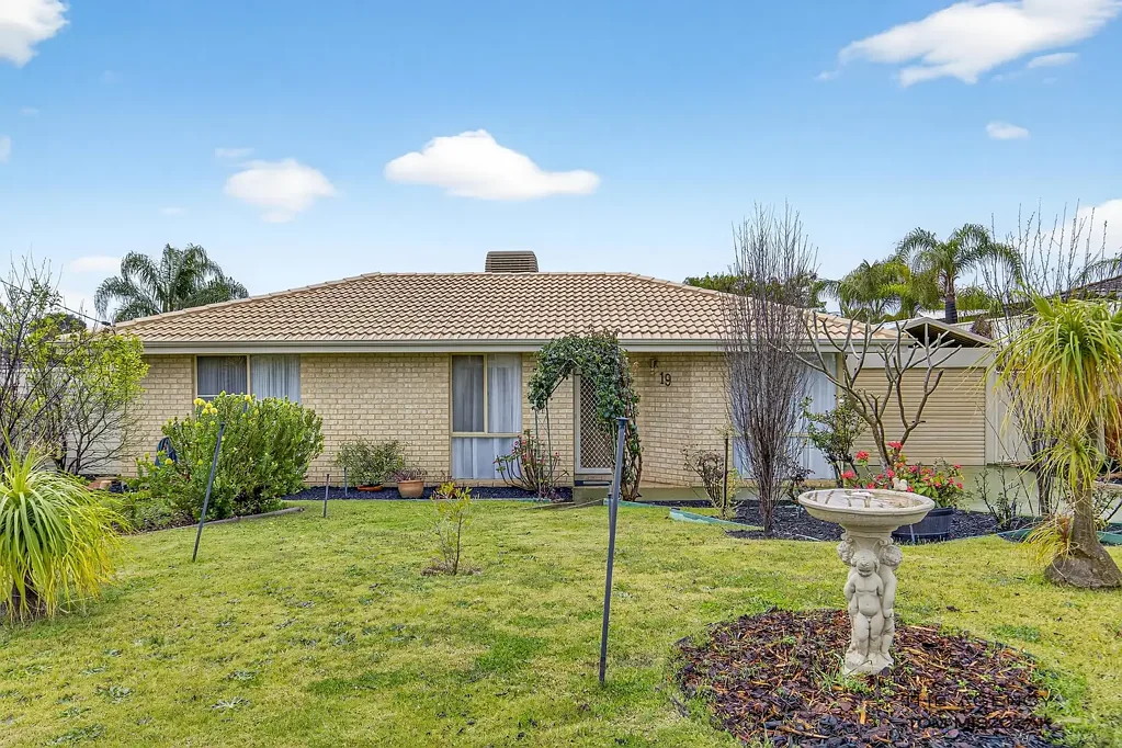 Langford 3ਬੈੱਡਰੂਮ Presented with Love on a 682sqm Green Title Block