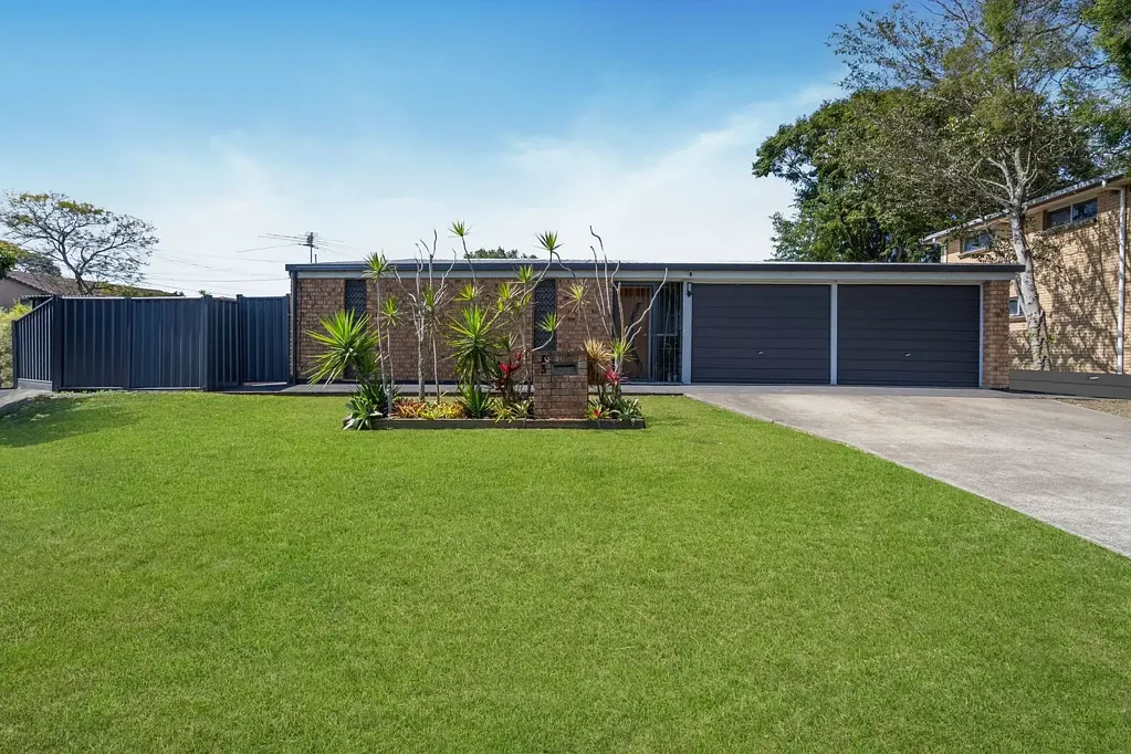 Bundamba 3Kwarto Flawlessly Renovated, Architecturally Inspired & one fantastic opportunity for one lucky buyer